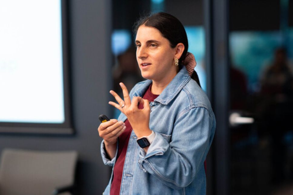 Chile presente en la clausura del Año Internacional de la Cuántica: Carla Hermann participará como invitada a liderar panel